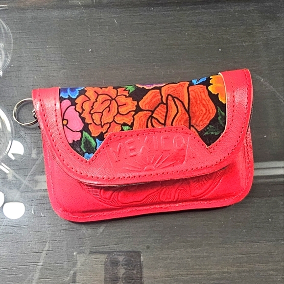 💥Sale Item🏷💲5️⃣💥 Mexican Leather Floral Coin Handmade Key Chain - Picture 2 of 2